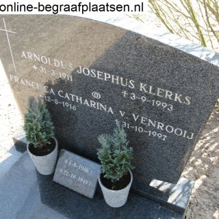 grafsteen familie Klerks-van Venrooij (Elshout)